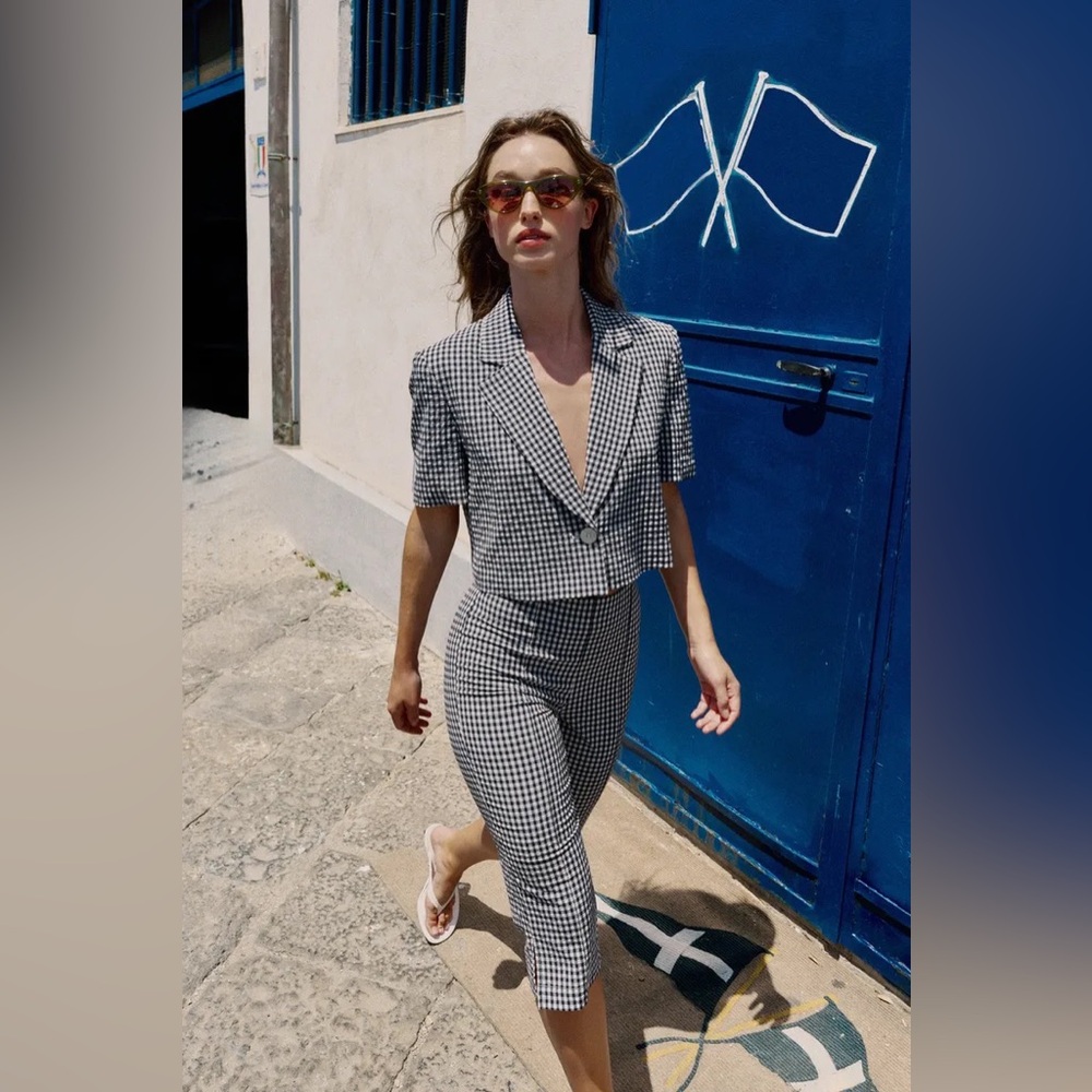 ZARA GINGHAM CAPRI PANTS